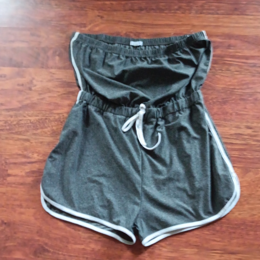 Strapless romper‎